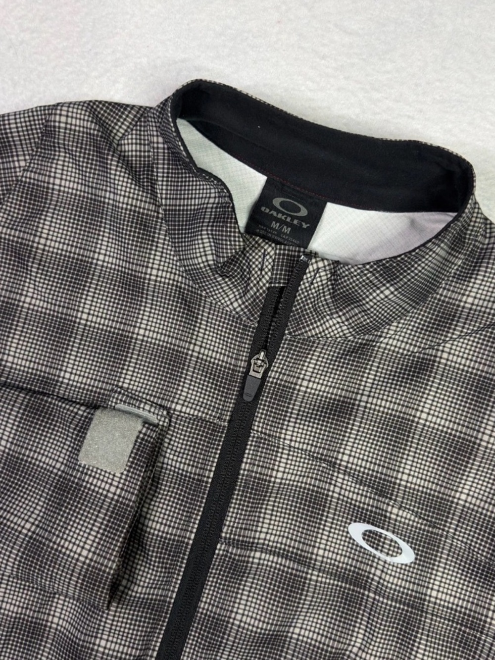 Oakley Overton Mens L Jacket Lightweight Nylon Full Zip Gray Plaid Pattern Ski